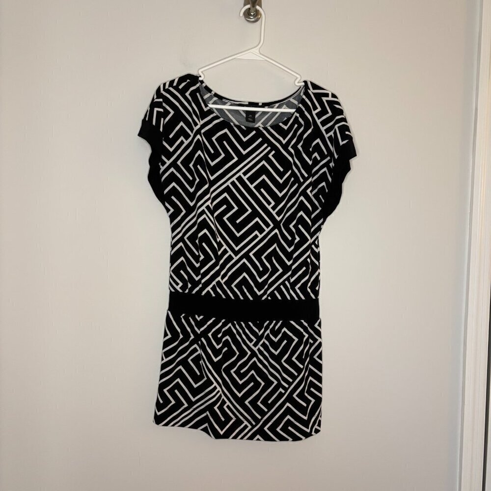 WHITE HOUSE BLACK MARKET Sz XS Short Sleeve Black White Stretch Dress Geometric